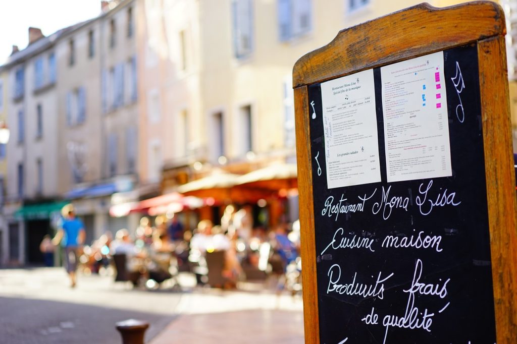 Streetside cafe in France where you can practice language learning when you travel